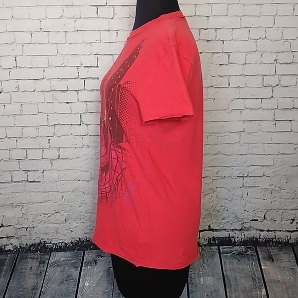 Marvel Spiderman SZ Juniors XL Red T Shirt Face City Background Spiderweb Comic - Picture 4 of 9